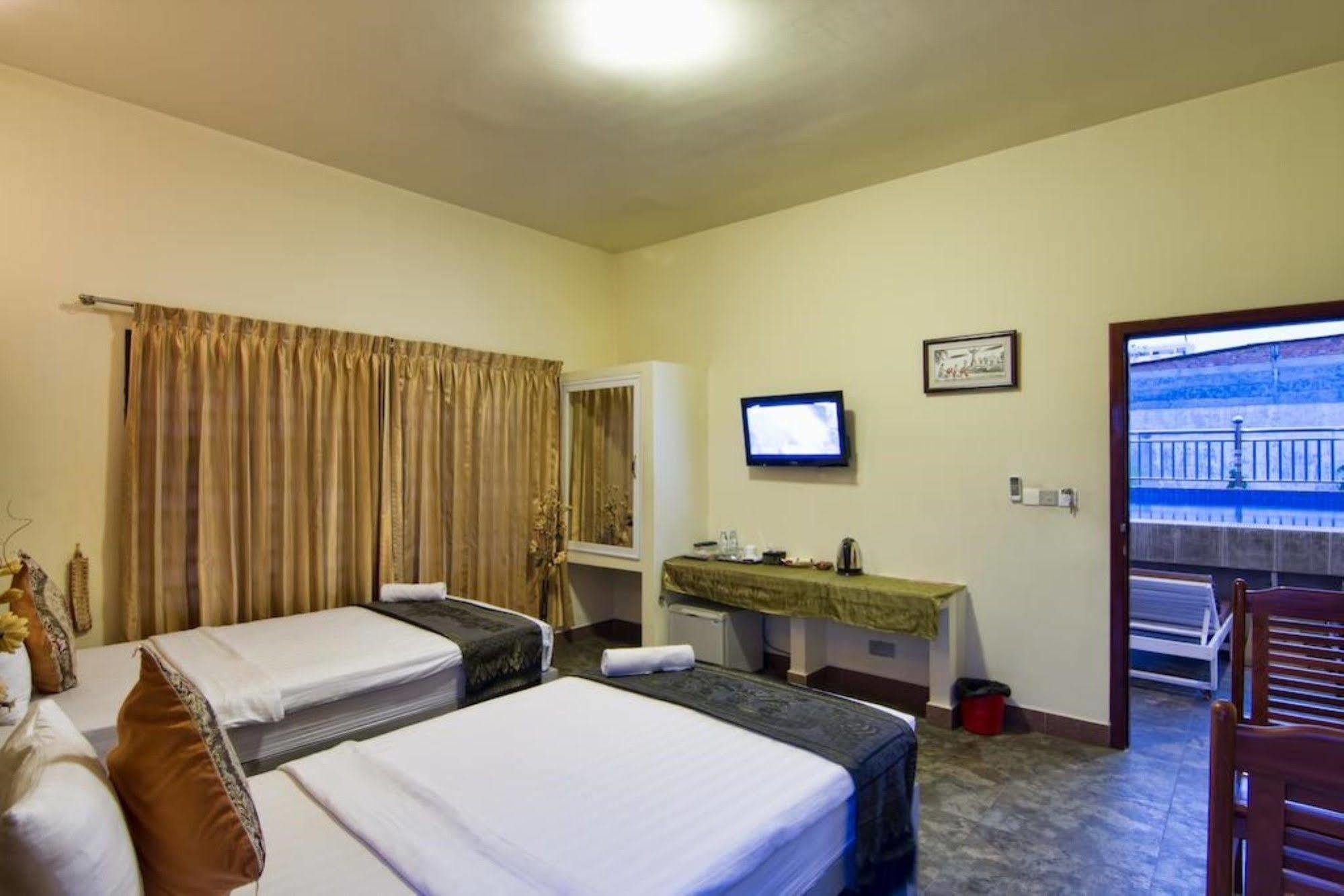 G Eleven Hotel Phnompen Kültér fotó